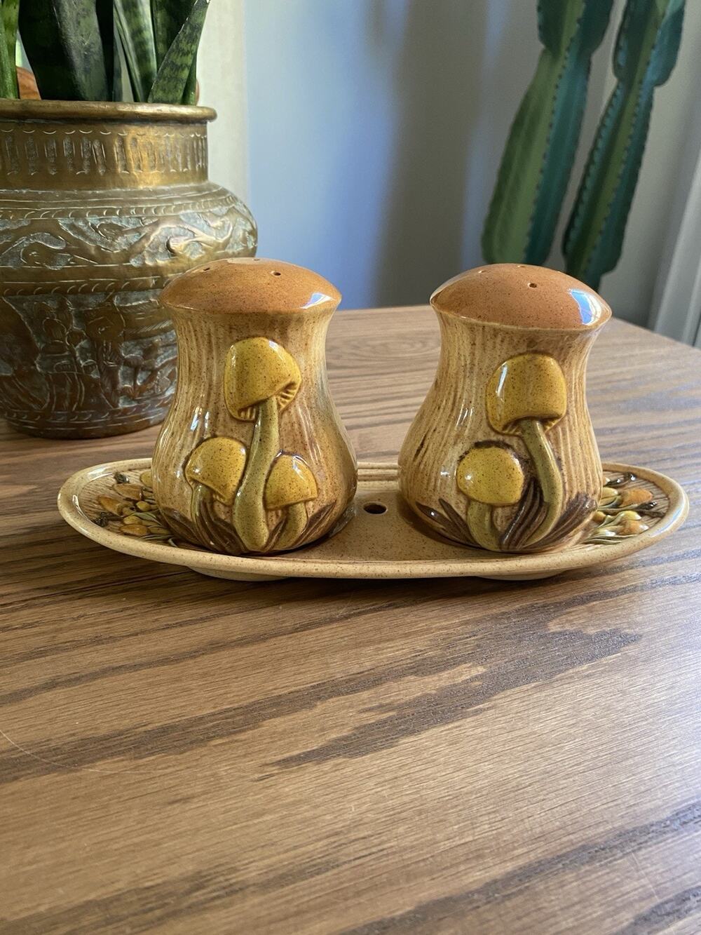 Vintage 1970s Arnel's Mushroom Salt And Pepper Shakers Oven Top Shakers
